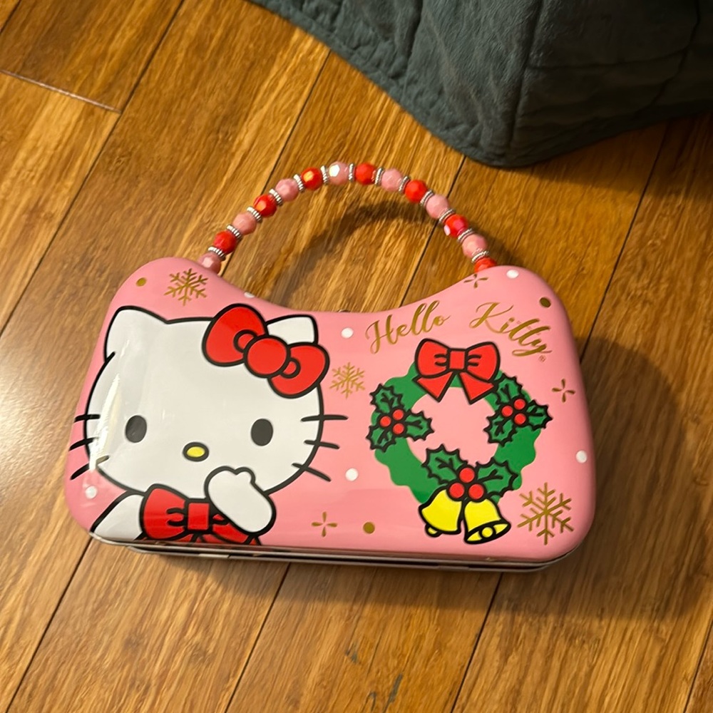 Hello Kitty tin bag